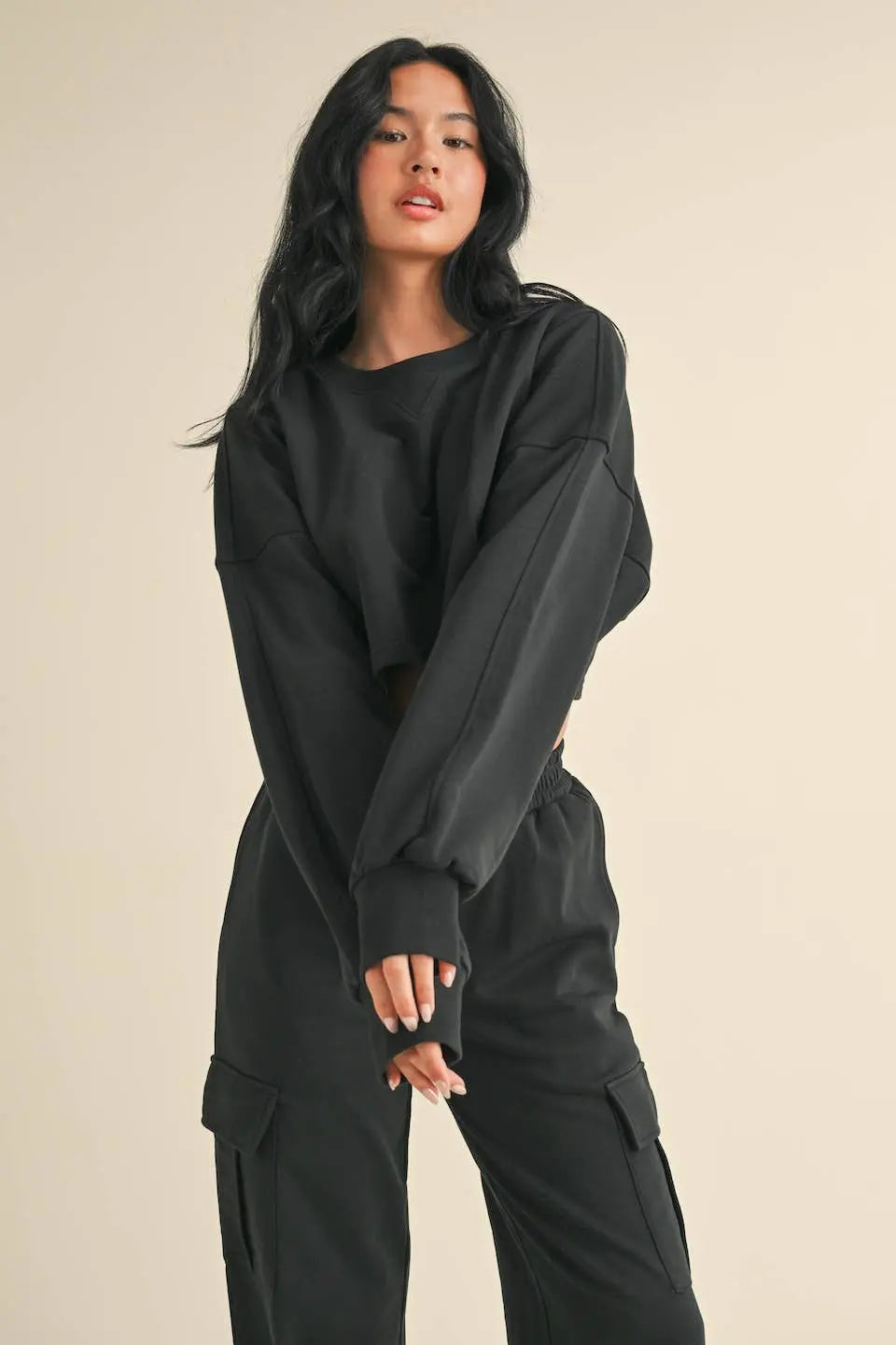 OVERSIZED CROP SWEATSHIRT AND WIDE LEG CARGO SWEATPANTS