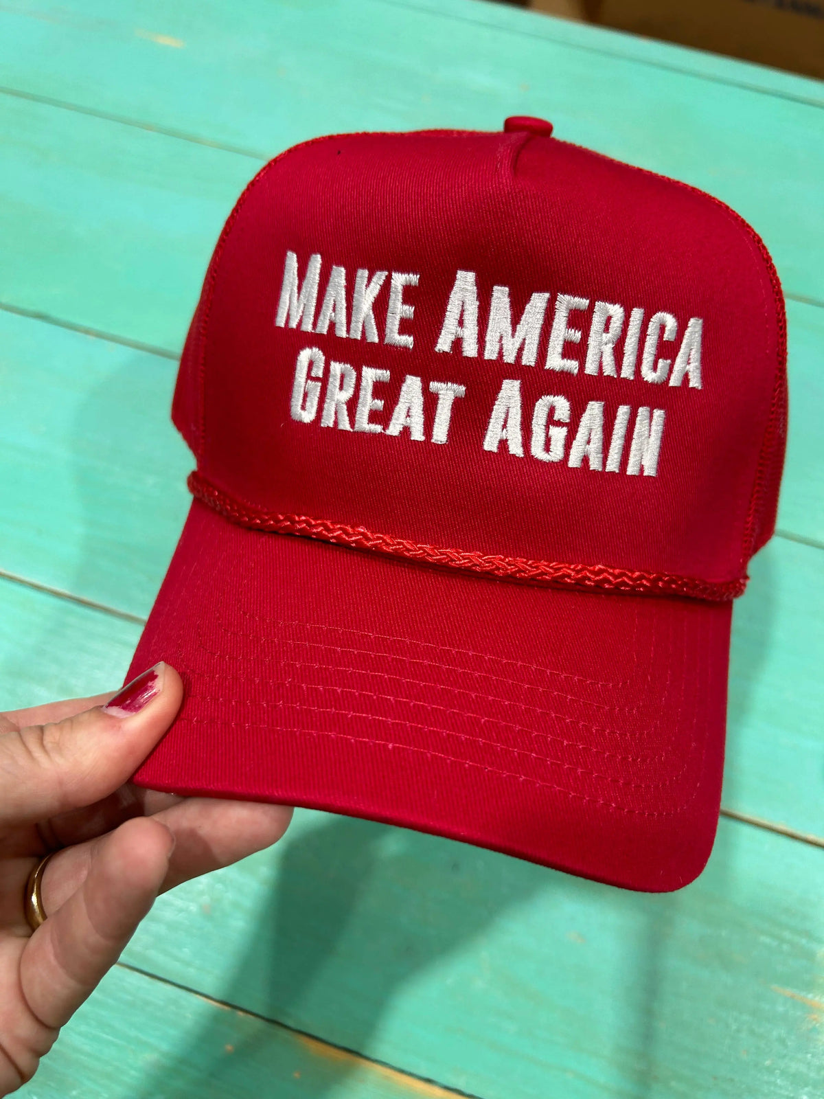 MAKE AMERICA GREAT AGAIN TRUCKER HAT