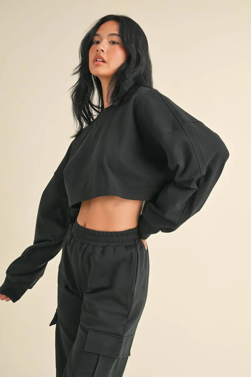 OVERSIZED CROP SWEATSHIRT AND WIDE LEG CARGO SWEATPANTS