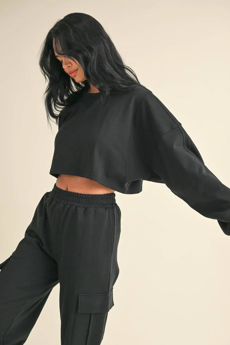 OVERSIZED CROP SWEATSHIRT AND WIDE LEG CARGO SWEATPANTS